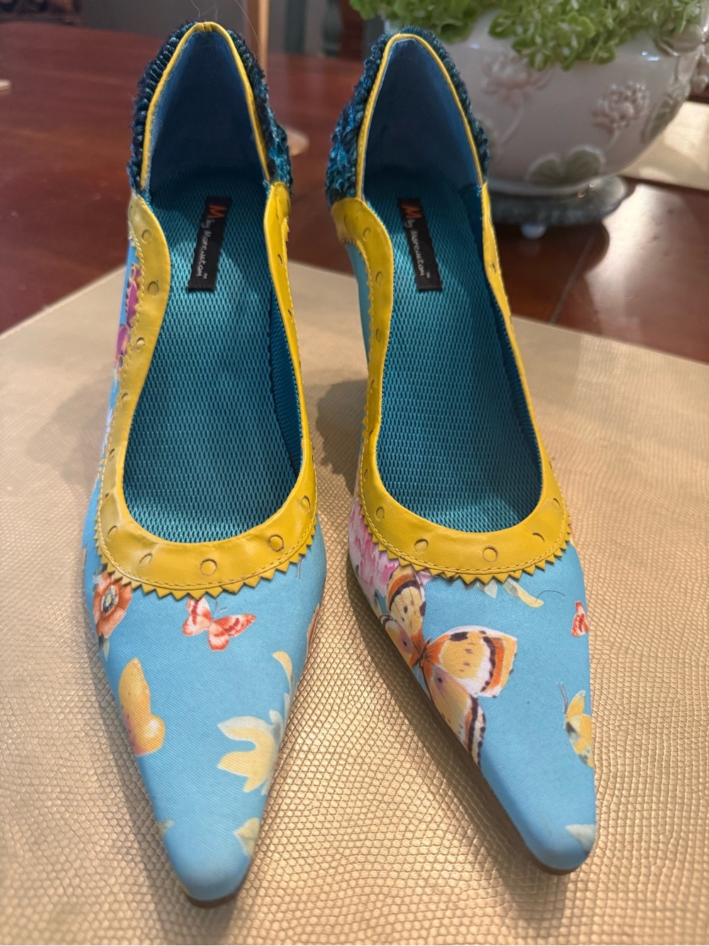 Women's Butterfly-Print Pointed Toe Heels in Blue and Yellow